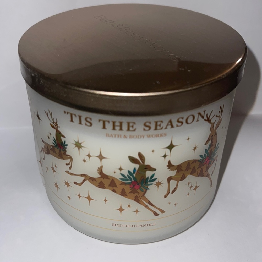 Bath and body works THIS IS THE SEASON CANDLE! Brand new